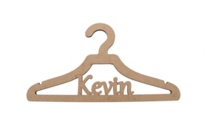 CABIDE COM NOME PERSONALIZAVEL 40X19.5X0.5CM MDF