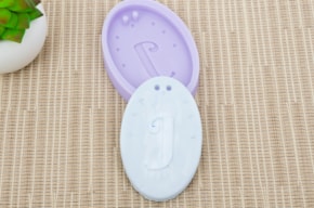 MOLDE SILICONE C/LETRA J 7.5X5.5X1.2CM MLD045