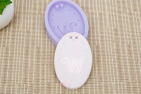 MOLDE SILICONA C/LETRA W 7.5X5.5X1.2CM MLD060