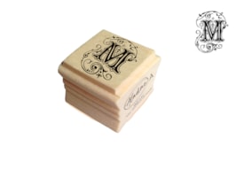 CARIMBO MADEIRA 2.7x2.7cm LETRA M  A-03043