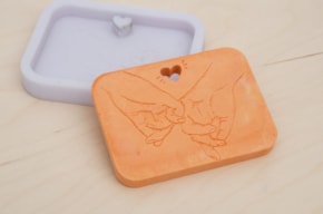 MOLDE SILICONE MANOS 8X6X0.8CM  MLD223