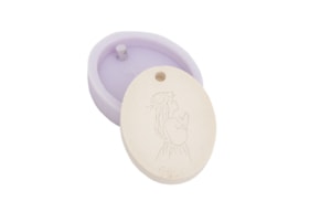 MOLDE SILICONE MENINA A REZAR 6X4.5X 0.8CM MLD254