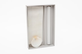 CONJUNTO BATIZADO C/VELA 30cm-TOALHA 30cm-CONCHA 9x10cm